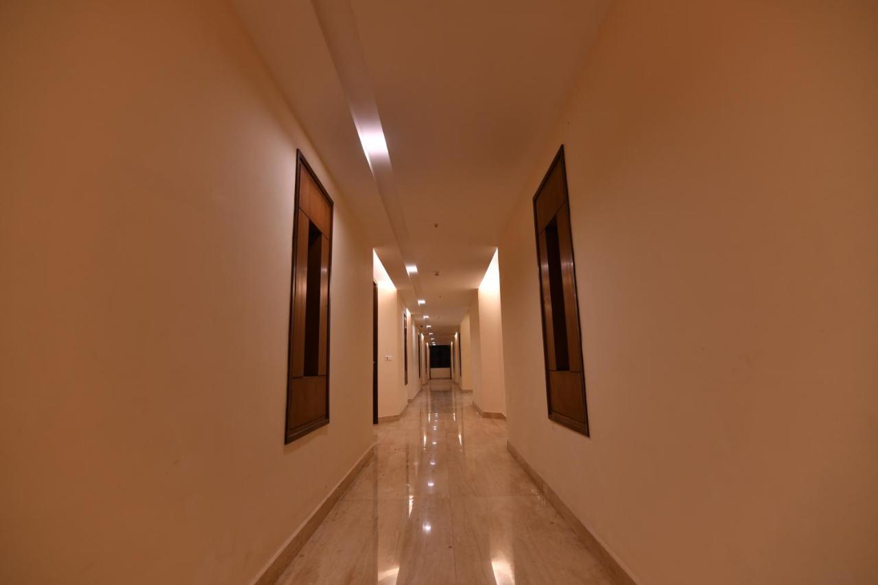 Hotel Krishna Palace Ayodhya Eksteriør billede
