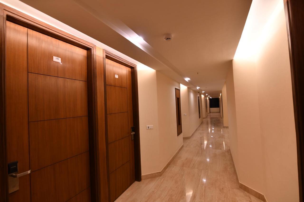 Hotel Krishna Palace Ayodhya Eksteriør billede