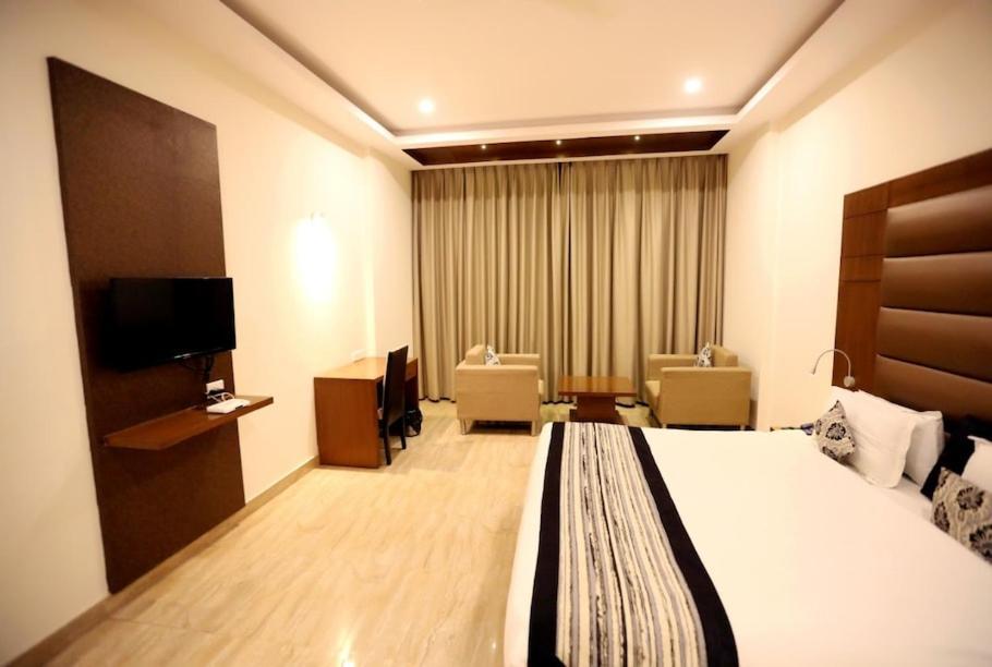 Hotel Krishna Palace Ayodhya Eksteriør billede