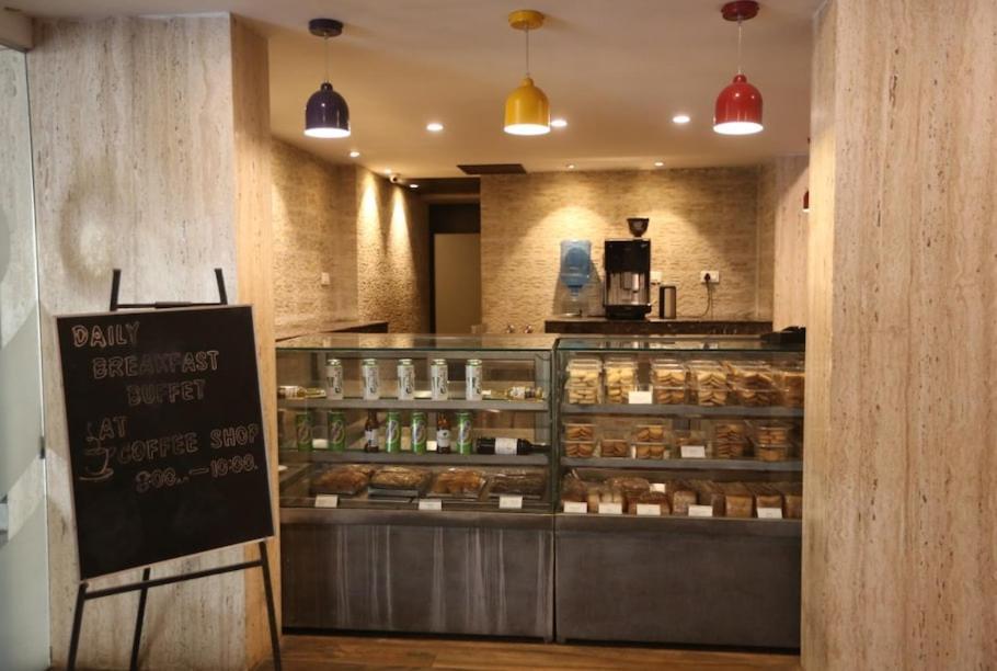 Hotel Krishna Palace Ayodhya Eksteriør billede