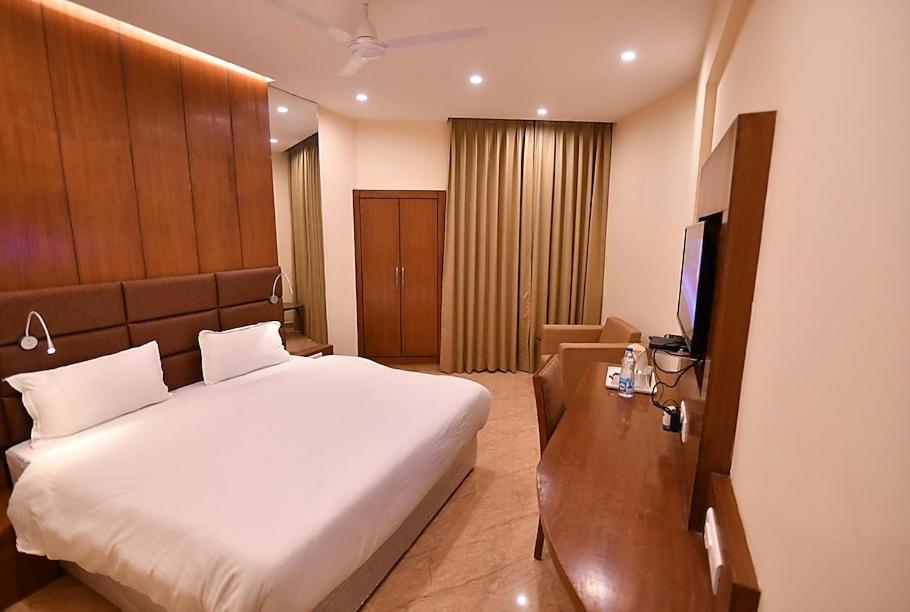 Hotel Krishna Palace Ayodhya Eksteriør billede