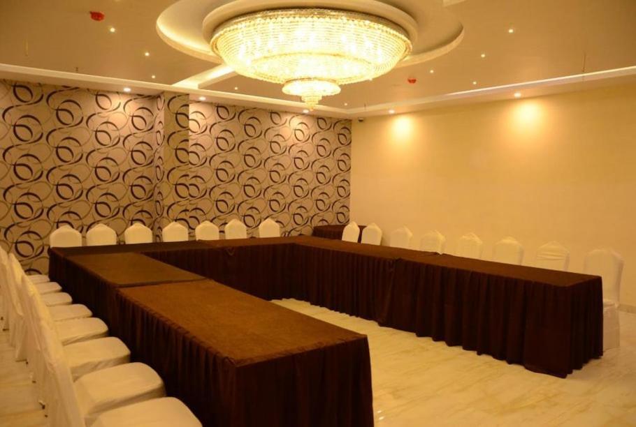 Hotel Krishna Palace Ayodhya Eksteriør billede