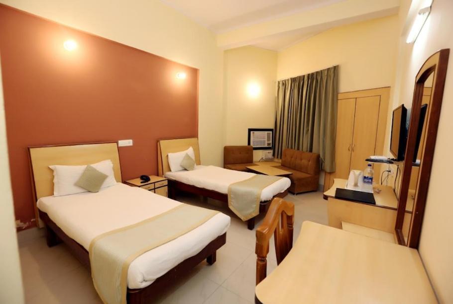 Hotel Krishna Palace Ayodhya Eksteriør billede