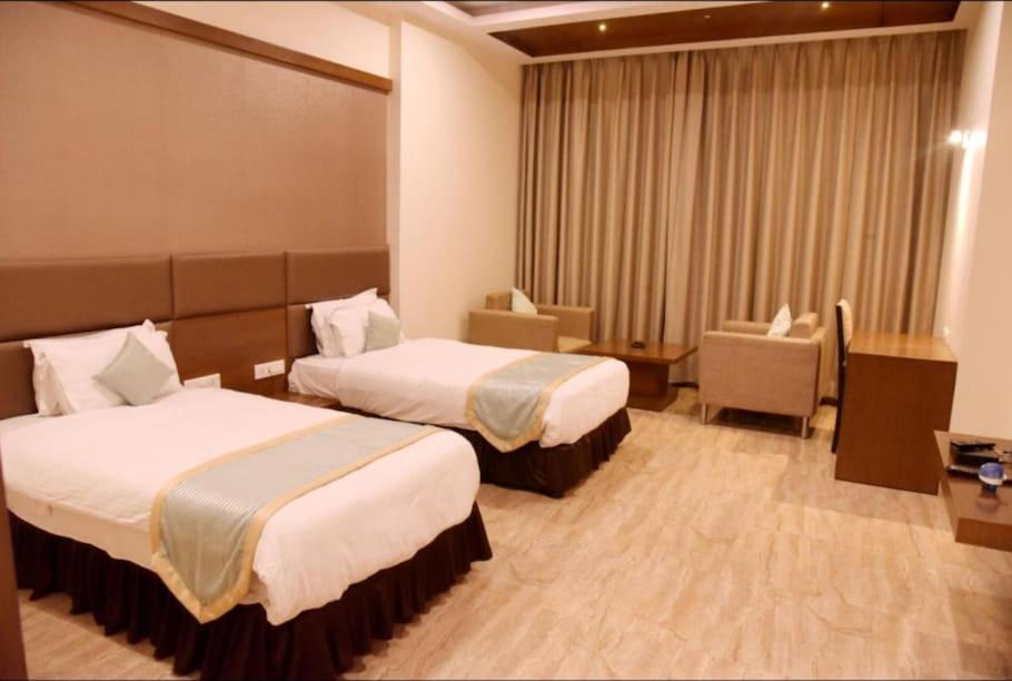 Hotel Krishna Palace Ayodhya Eksteriør billede