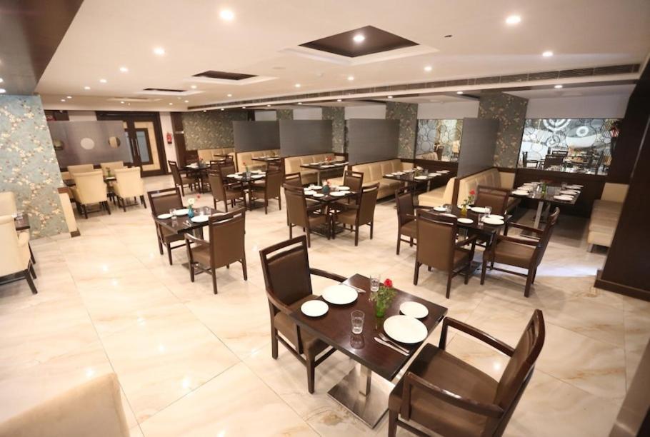 Hotel Krishna Palace Ayodhya Eksteriør billede