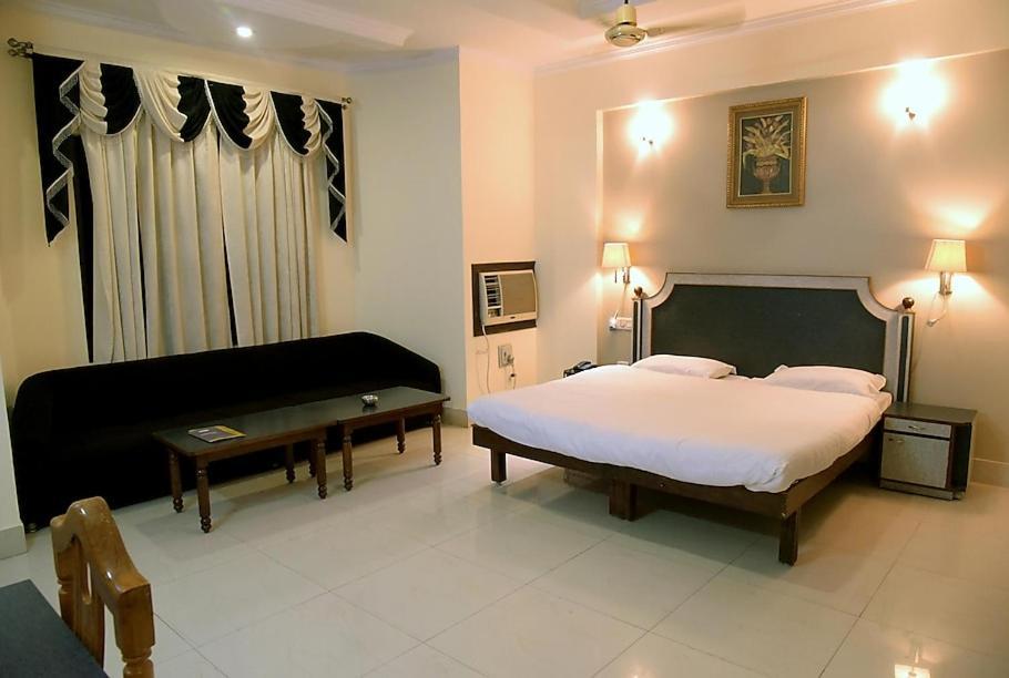 Hotel Krishna Palace Ayodhya Eksteriør billede