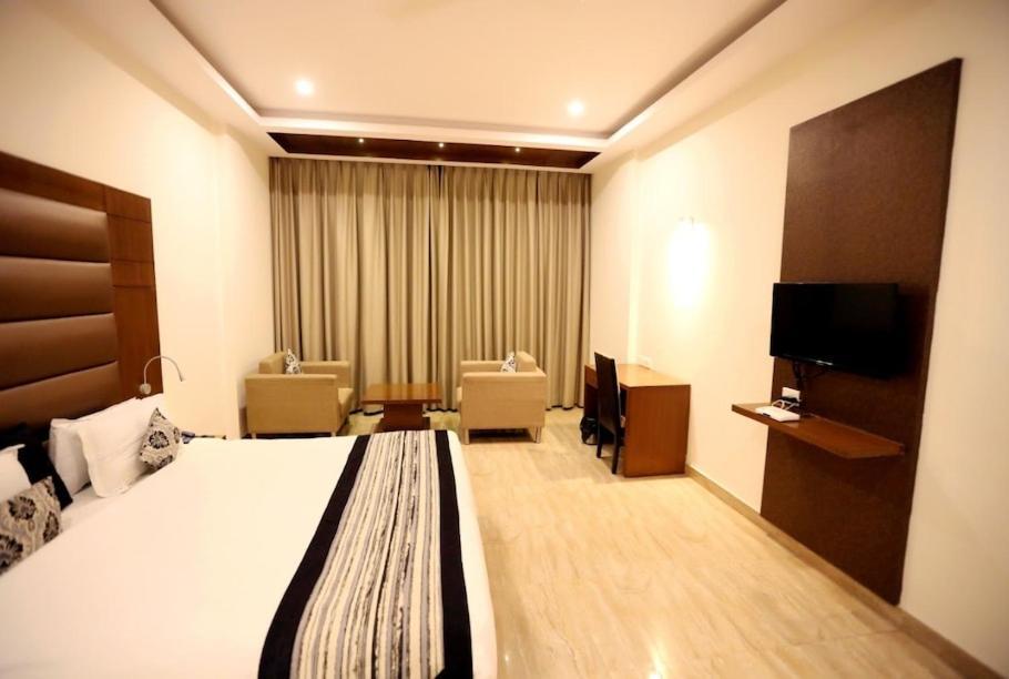 Hotel Krishna Palace Ayodhya Eksteriør billede