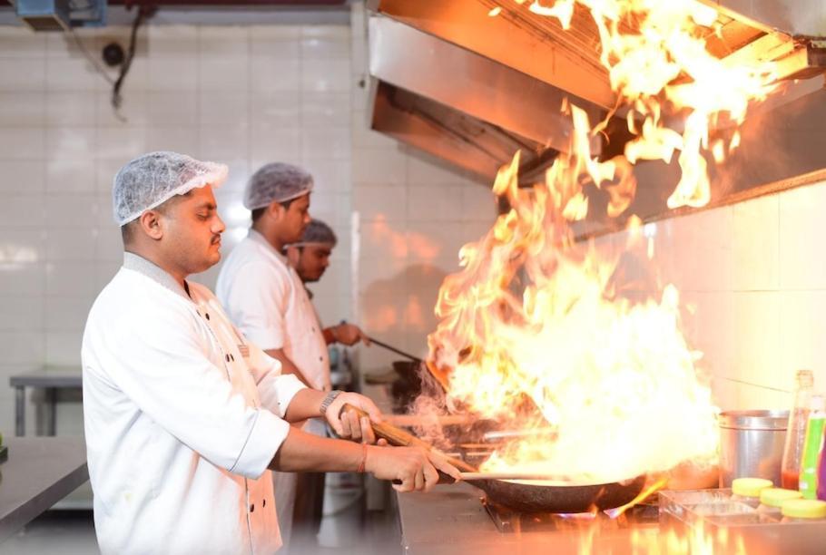 Hotel Krishna Palace Ayodhya Eksteriør billede