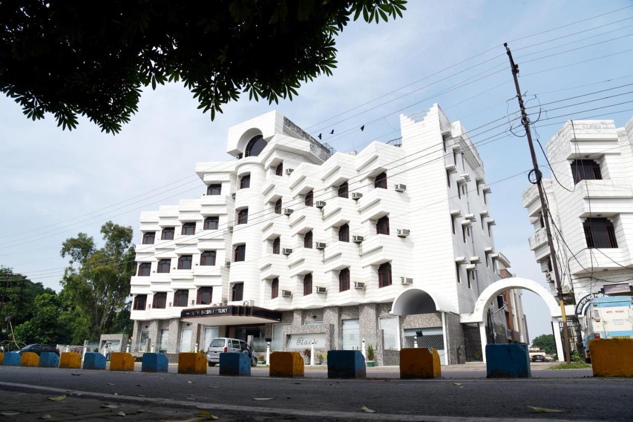 Hotel Krishna Palace Ayodhya Eksteriør billede